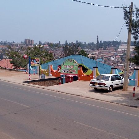Colours Club And Spa Kigali Esterno foto