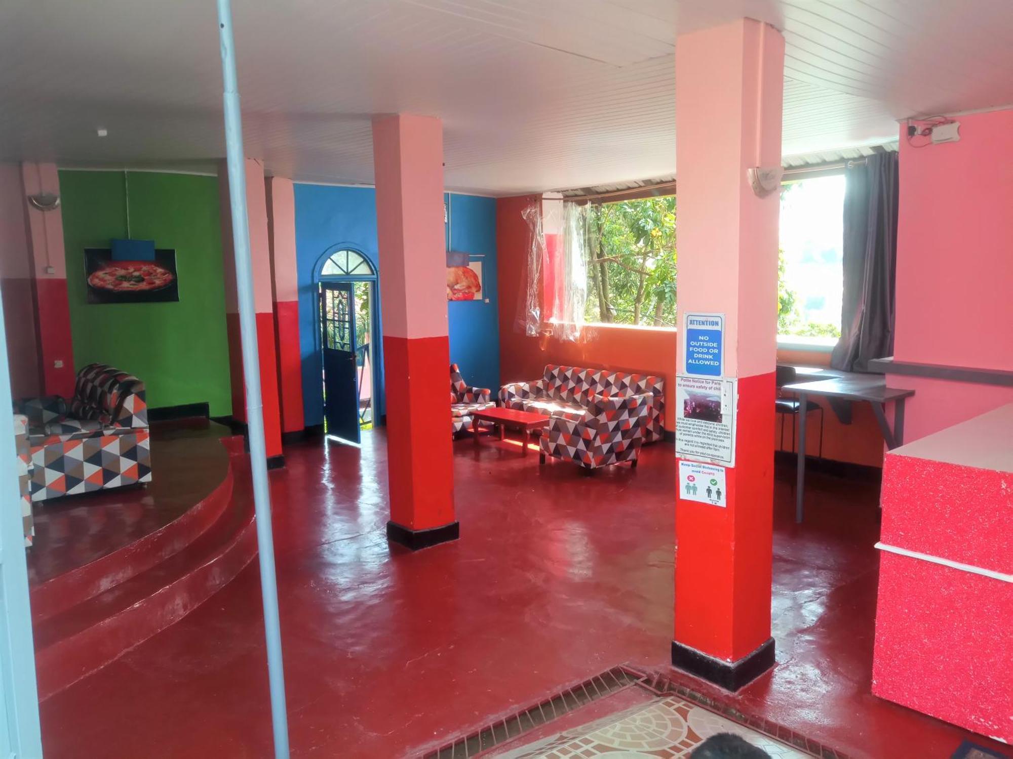 Colours Club And Spa Kigali Esterno foto