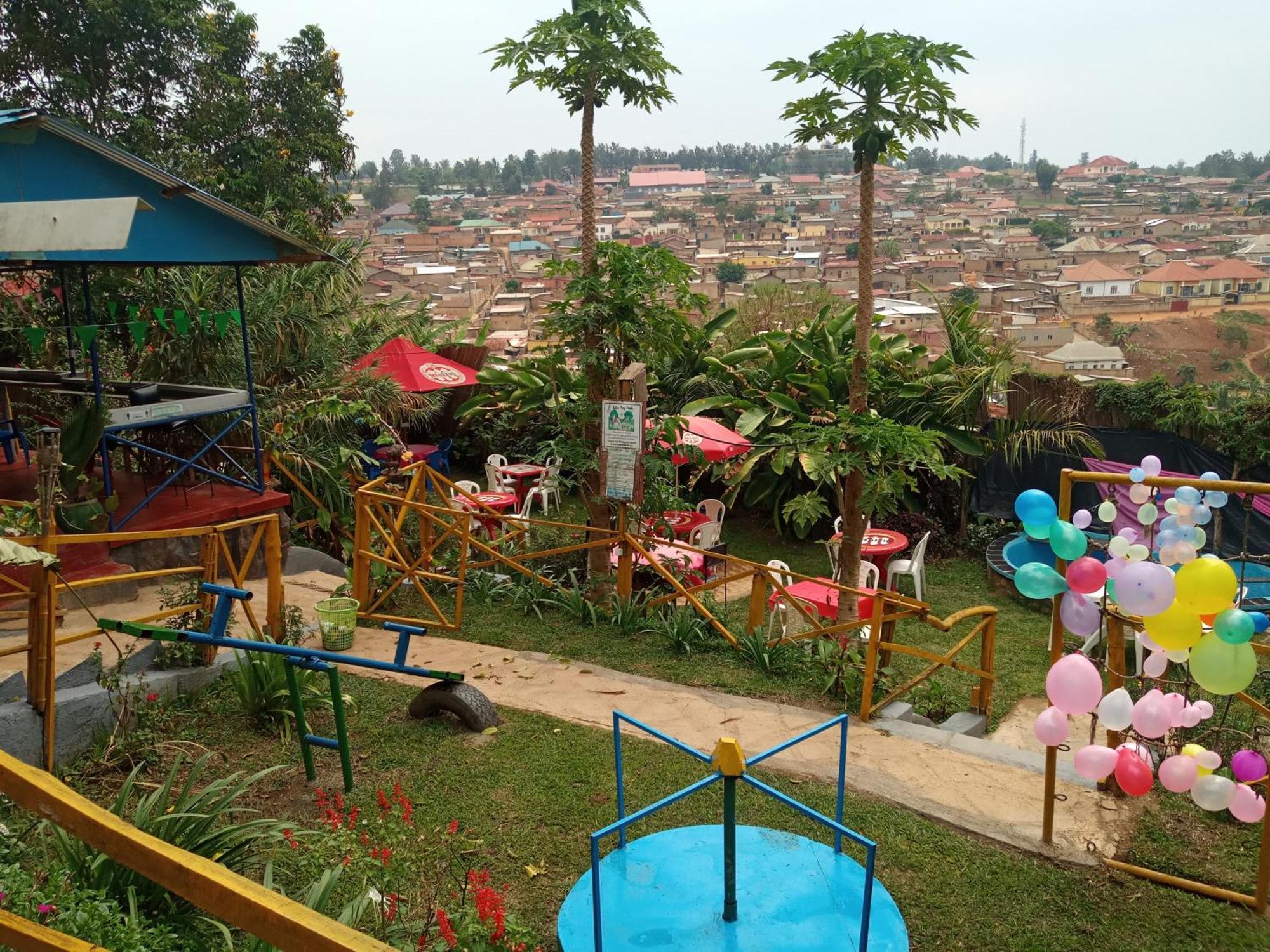 Colours Club And Spa Kigali Esterno foto