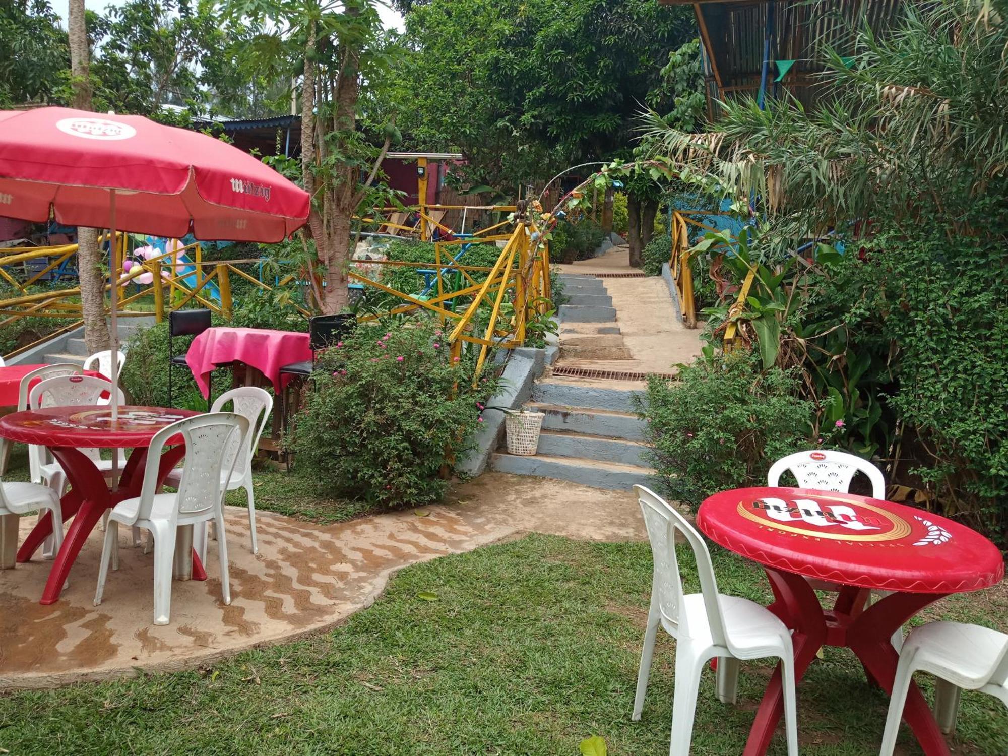 Colours Club And Spa Kigali Esterno foto