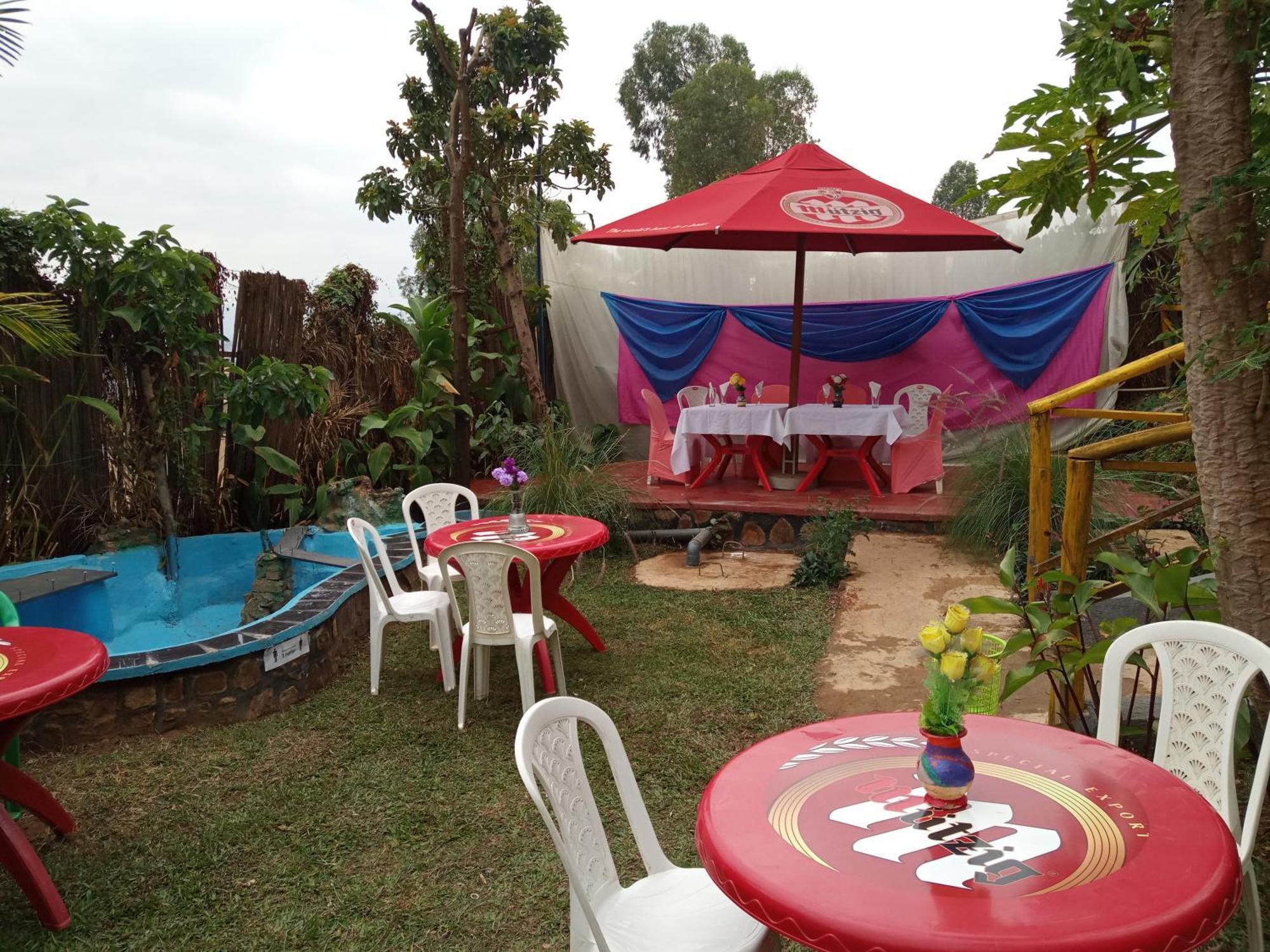 Colours Club And Spa Kigali Esterno foto